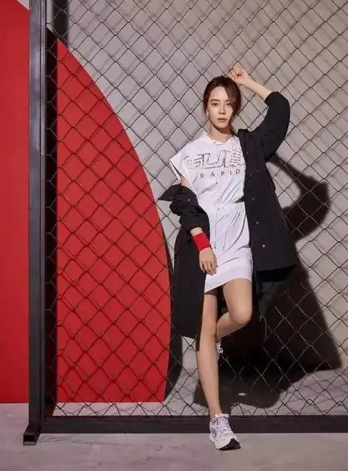 拍完全裸戏差点被退圈靠一部综艺活过来了