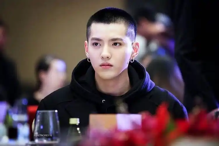 杨洋,陈伟霆等8位男星的平头造型,你最喜欢哪一位?