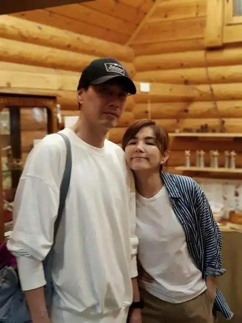 ella情人节收"不是老公的"飞吻 曝有新作诞生