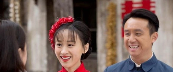 一个偶然的机会,一位记者采访到了何三妹,在人民日报头版发表了《山沟