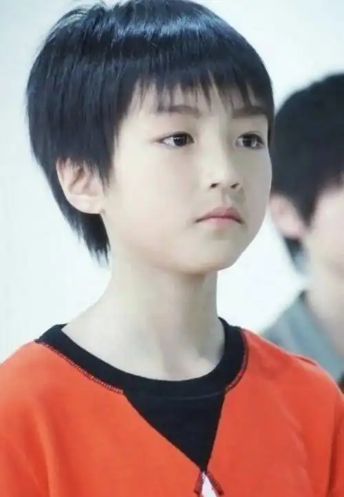 王俊凯从1岁到20岁成长组图对比 被粉丝怒赞越长越好看