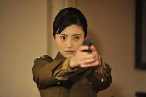 《黎明前的抉择》热播 斓曦一人两角拼演技(图)