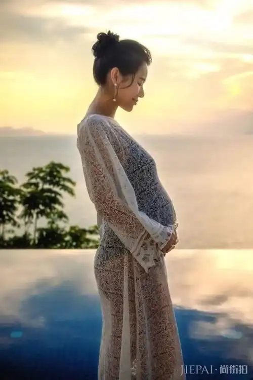 安以轩胡杏儿网上晒孕照,原来这才是女人最美的样子