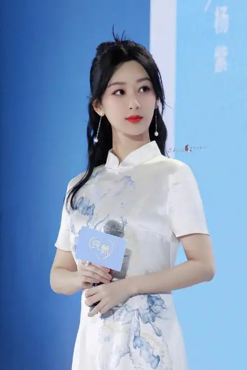 杨紫长发及腰了##杨紫代言蒙牛纯甄