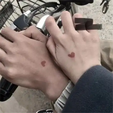 314情人节牵手十指紧扣朋友圈图片