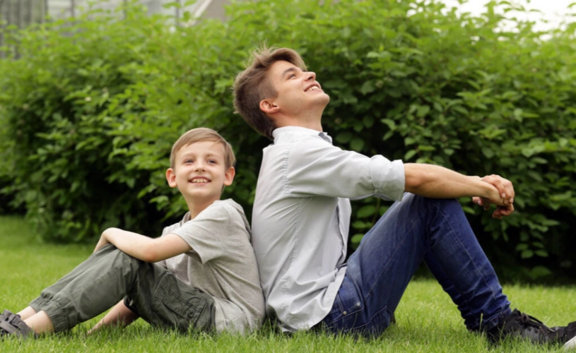 导语 经常在路上看到一大一小两个儿子的家庭,看着小时候的小兄弟俩无