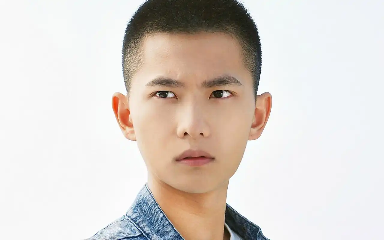 杨洋《我的蠢萌老公》剧照图片桌面壁纸