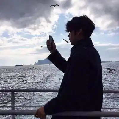 干净好看的优质背影帅气男头(男生干净头像帅背影) - 头像图片网