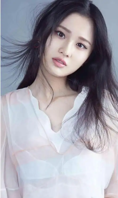 张慧雯唯美迷人写真,这颜值真漂亮,春风十里不及你的美__财经头条