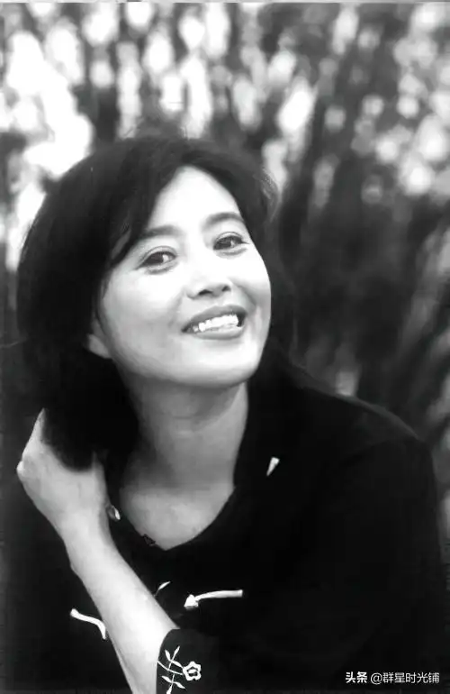 丁嘉丽悲情一生婚内出轨堕胎4次亲生女儿15年只见过她2次