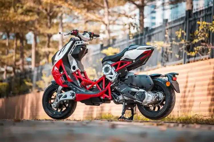 回头率最高的运动踏板意塔杰特dragster200评测