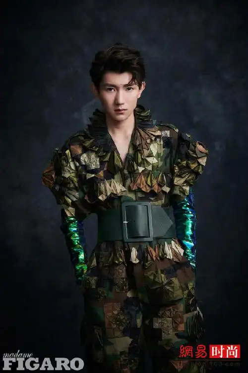 上游时尚|摩登少年王源 面纱造型拍封面