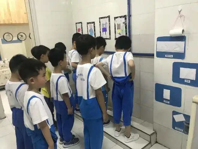 【最新动态】文明如厕,清新家园 ——成都市锦西幼儿园爱国卫生月主题