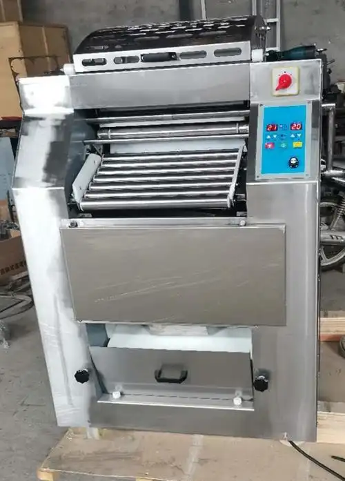 河北厂家全自动压面机图片 不锈钢和面机 连续翻滚压面机 揉面机