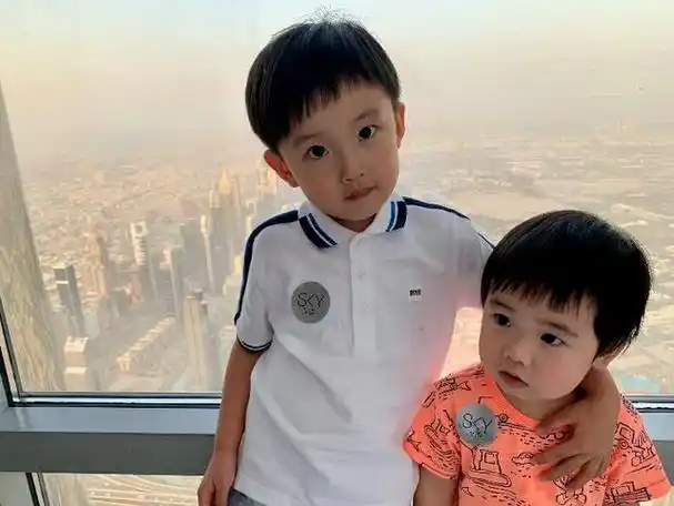 今年6岁的孙翊航出生在英国曼彻斯特,半年前,他的父