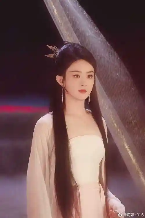 赵丽颖直拍斜拍花絮#zly#赵丽颖看剧本照#zly#赵丽颖六月的行程#zly