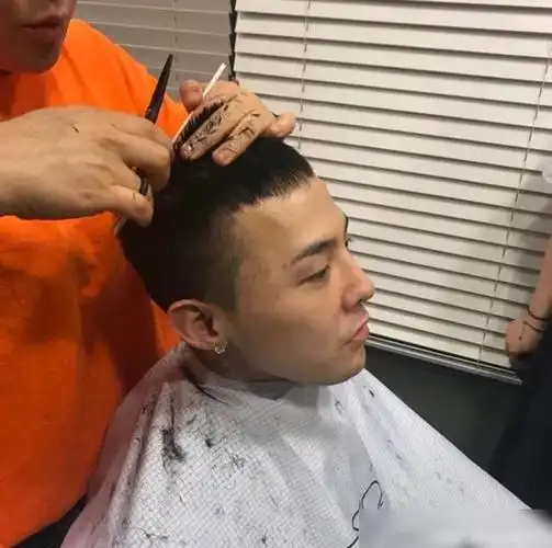 短发男生才是今年的主流看看潮流教主权志龙你就知道了