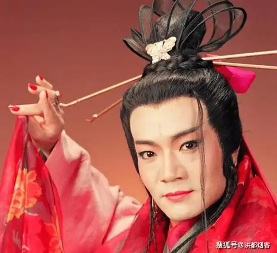 笑傲江湖里,东方不败真正的天下第一,其武功或远胜