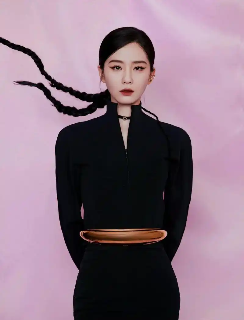 周三星造型|刘诗诗 刘诗诗今天一身alaia 2024 年春 - 抖音