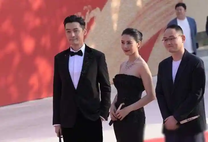 北京之夜,林志玲惊艳亮相,关晓彤失宠娜然搔首弄姿