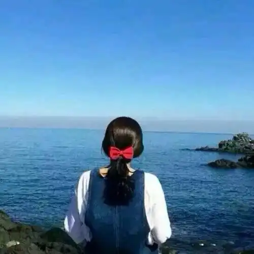 z z快手头像女生背影伤感一点的→_→ z z内容猜测:女生头像带风景