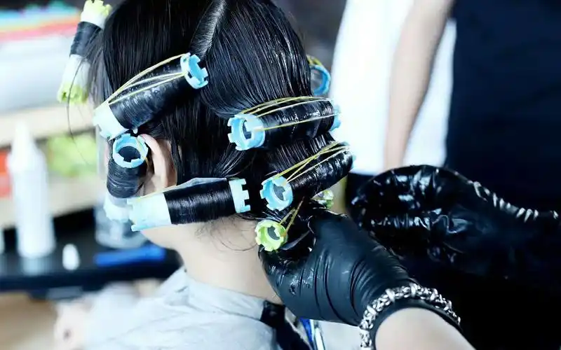 全新烫发技术pin烫操作全过程视频,顾客自然吹干就特有型!