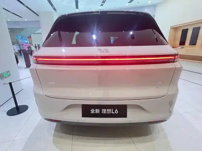 24.98万起,实拍新上市理想l6,搭载1.5t插混动力