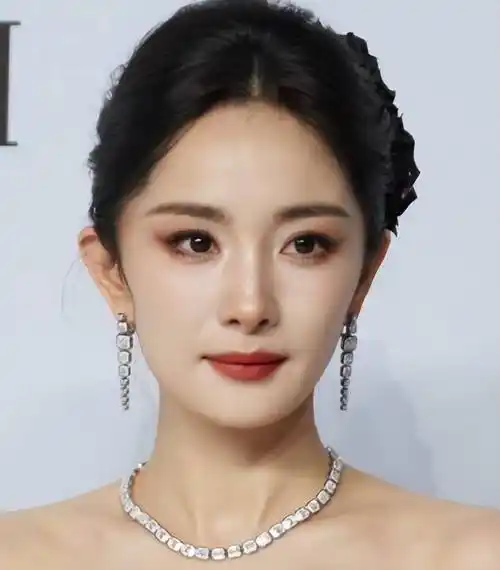 37岁杨幂跟40岁唐嫣站在一起,我才彻底明白,美人在骨不在皮_造型_状态