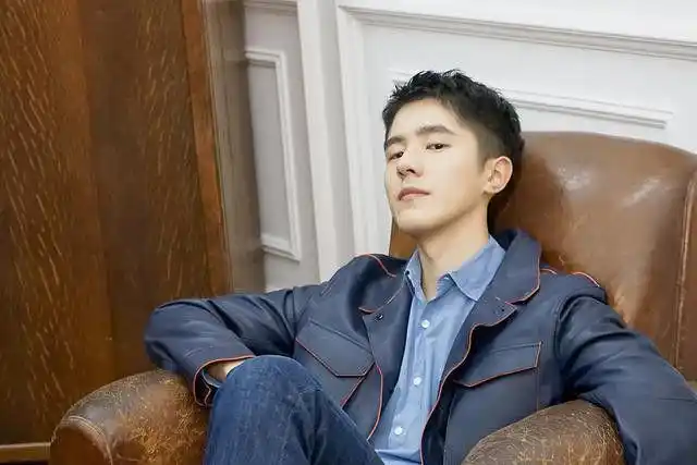 比如刘昊然和其团队连个标准的行程图都没有,只发了几张给粉丝的福利