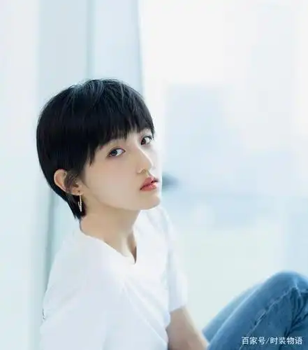 张子枫终于换新发型,剪超短发干净又利落,这张脸太精致了