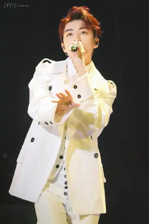 的舞台#虽说王俊凯每个舞台都值得重温但你绝对不能错过无边界演唱会!