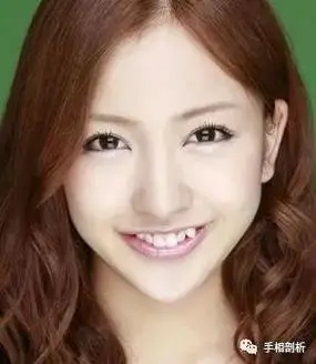 面相观测 有虎牙的女人婚姻感情怎么样