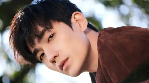 朱一龙帅气时尚写真