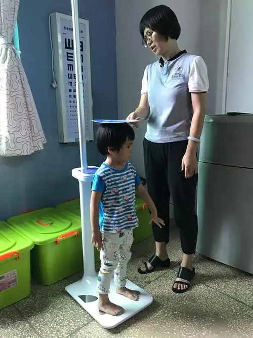 写美篇2019年9月27日这一天,幼儿园进行了小体检,给小朋友们量身高,测