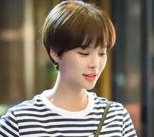 主,黄静茵立即成为思密达国颜值界的一股清流啦~但是一换个假小子发型