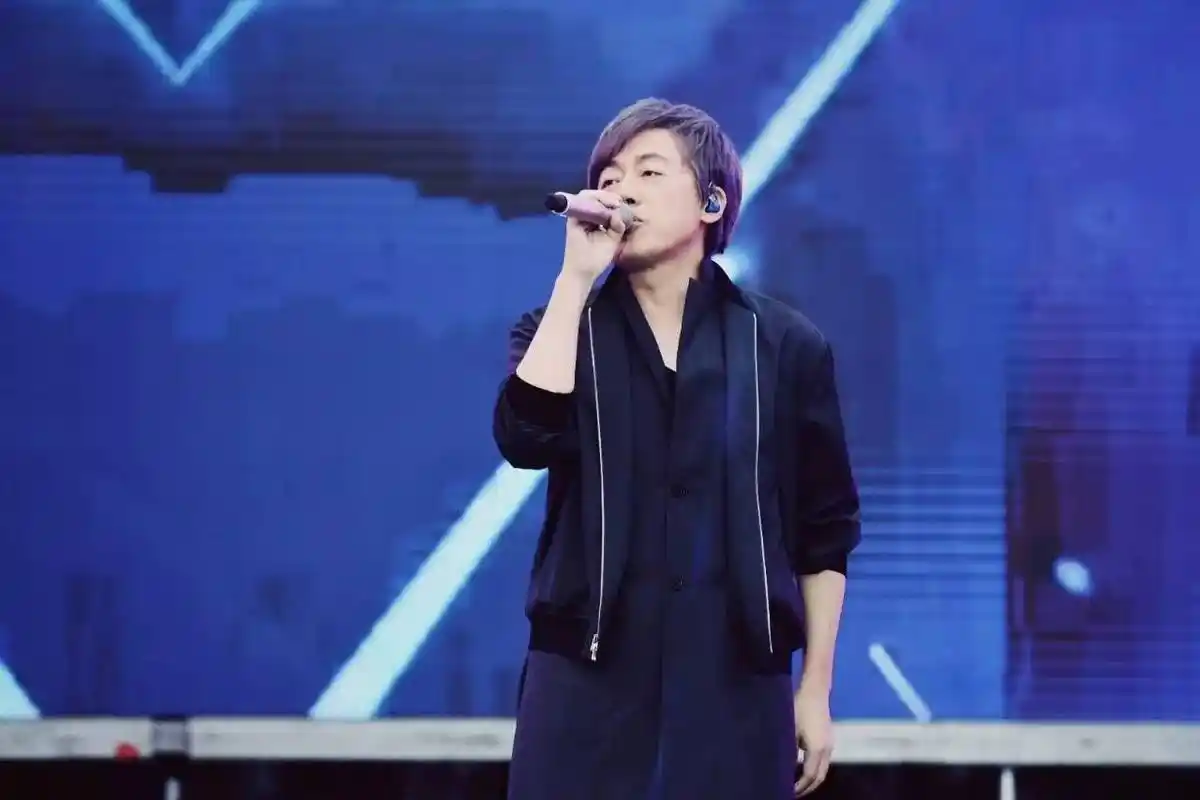 这所大学厉害了毕业晚会时齐秦张宇黄品源都来了