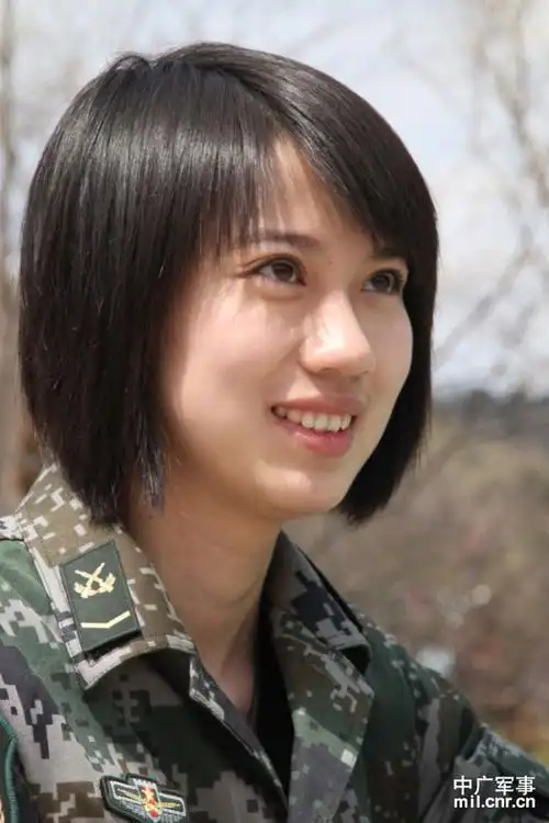 女兵徐璐和数字"雷锋纪念馆"