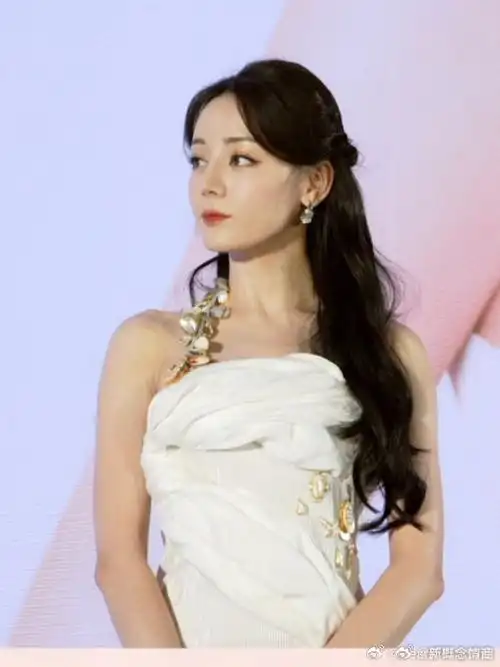 迪丽热巴纯白月光##迪丽热巴薄荷蜜桃妆