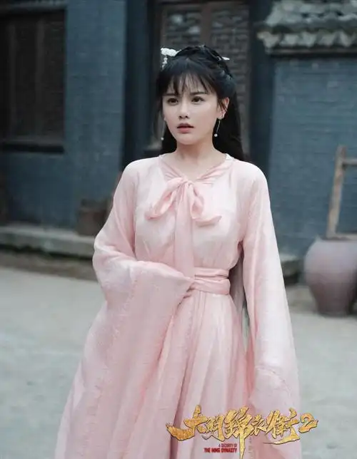 网红站在镜头前的样子太毁三观, 南笙变成了这样子你还认得出吗?