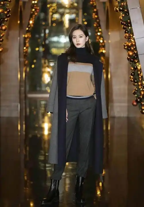 刘诗诗在路人镜头下太瘦了小脚裤配马丁靴看着顶多80斤