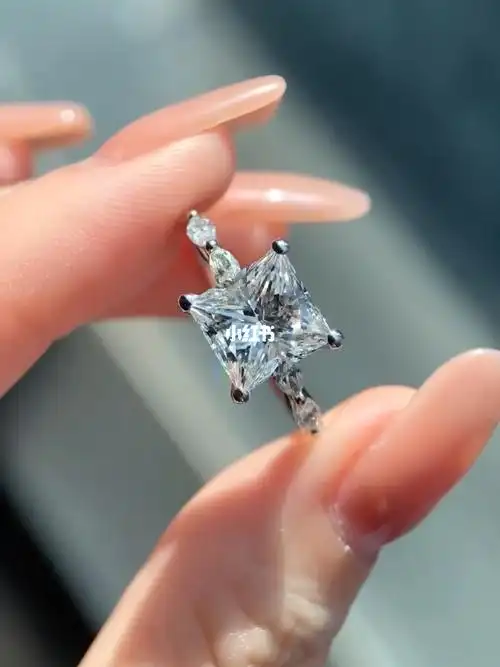 绝美3克拉公主方钻戒