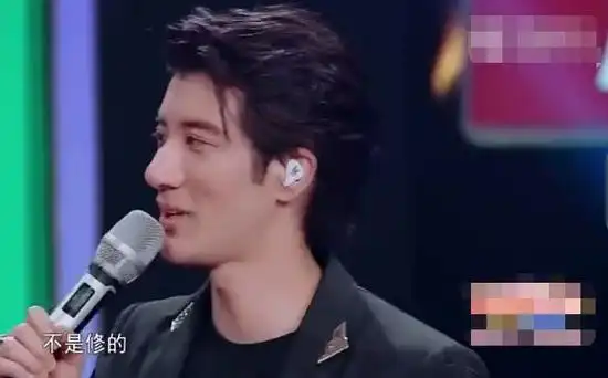 每日综娱报道:李晨惜败,刘宪华尴聊张绍刚,皮一下的王力宏上线