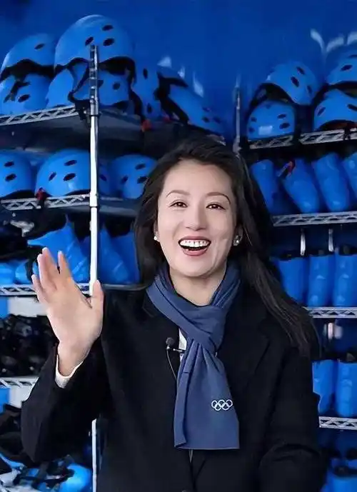 她有59个世界冠军,怀着孕为申冬奥奔波,男子资产百亿对她极尽_杨扬