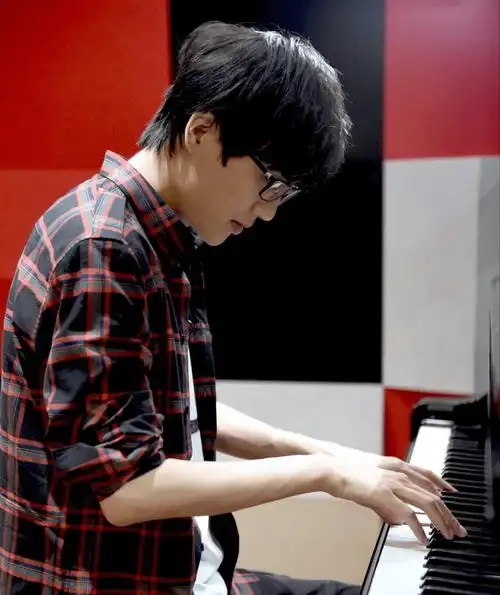 "qq音乐三巨头"现状:汪苏泷许嵩活跃台前,消失的徐良成赢家_网友_歌曲