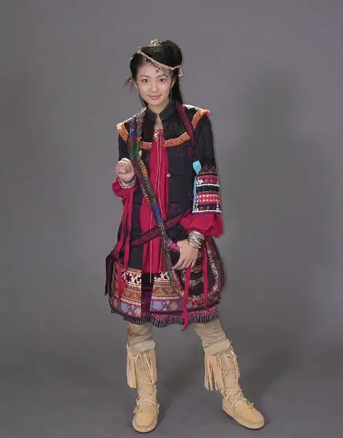 安以轩(原定的是阿奴的定妆,后饰演的是林月如)