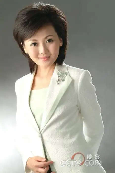 央视女主持人图片_央视英文频道女主持人_央视女主持人生活照片