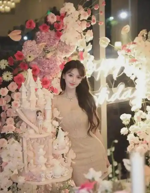 原创黄晓明已二婚妻子年纪不大水很深