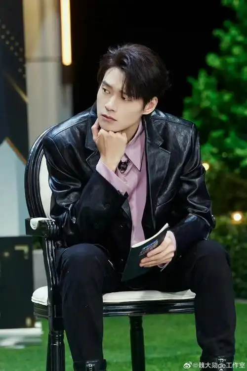 魏大勋大侦探剧照上看下看左看右看每张都好帅是谁的勋上人