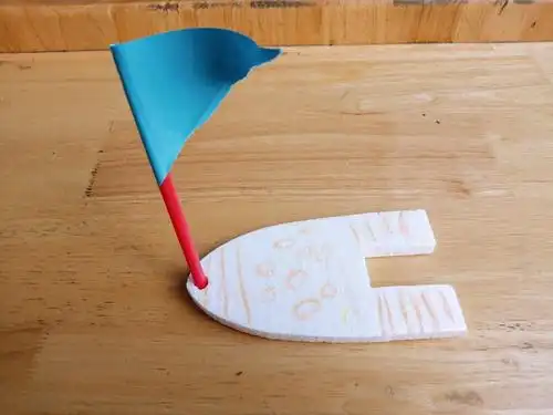 今天我们芽三班的小朋友要一起动手制作小船,我们来看一看吧