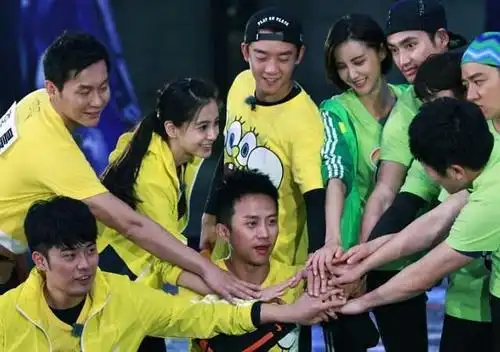 《奔跑吧8》又换人了,竟然改成了8人的组合,这拨人你还约吗?